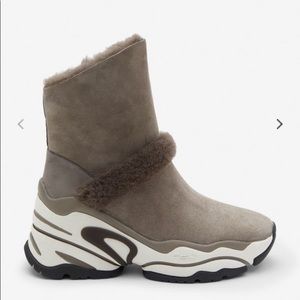 BLAKE Ash boots SIZE 9 run small I'm 8